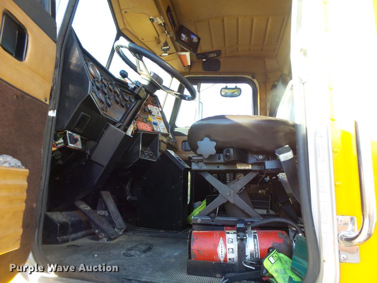 image for item DF9448 1998 Peterbilt 378 bridge inspection truck