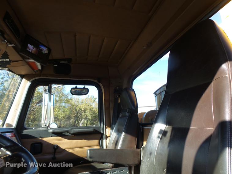 image for item DF9448 1998 Peterbilt 378 bridge inspection truck