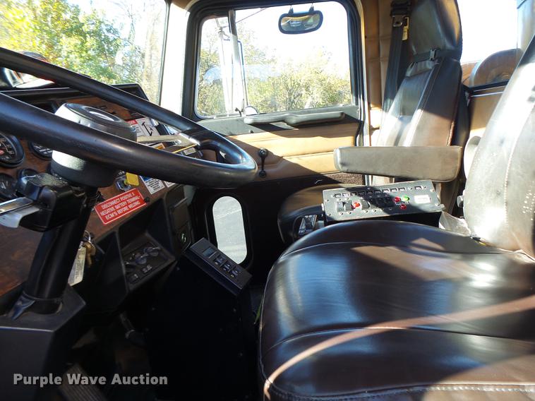 image for item DF9448 1998 Peterbilt 378 bridge inspection truck