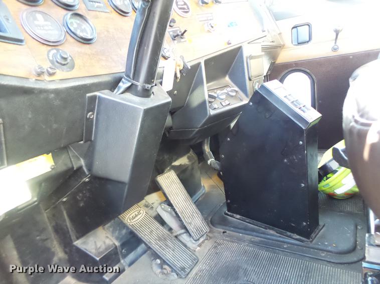 image for item DF9448 1998 Peterbilt 378 bridge inspection truck