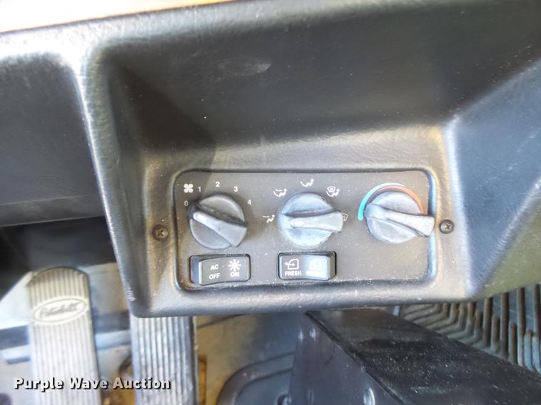 image for item DF9448 1998 Peterbilt 378 bridge inspection truck