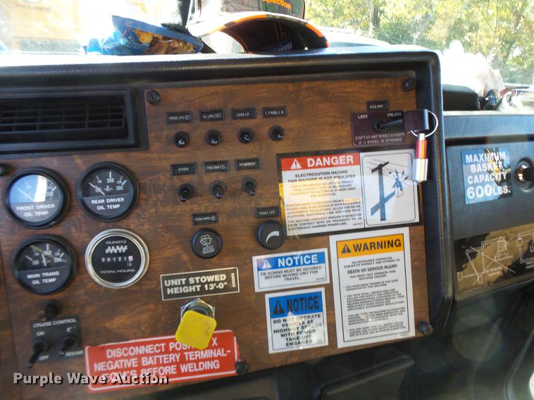 image for item DF9448 1998 Peterbilt 378 bridge inspection truck