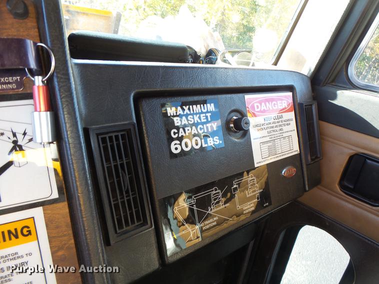 image for item DF9448 1998 Peterbilt 378 bridge inspection truck