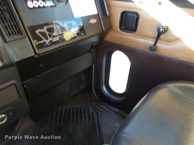 image for item DF9448 1998 Peterbilt 378 bridge inspection truck