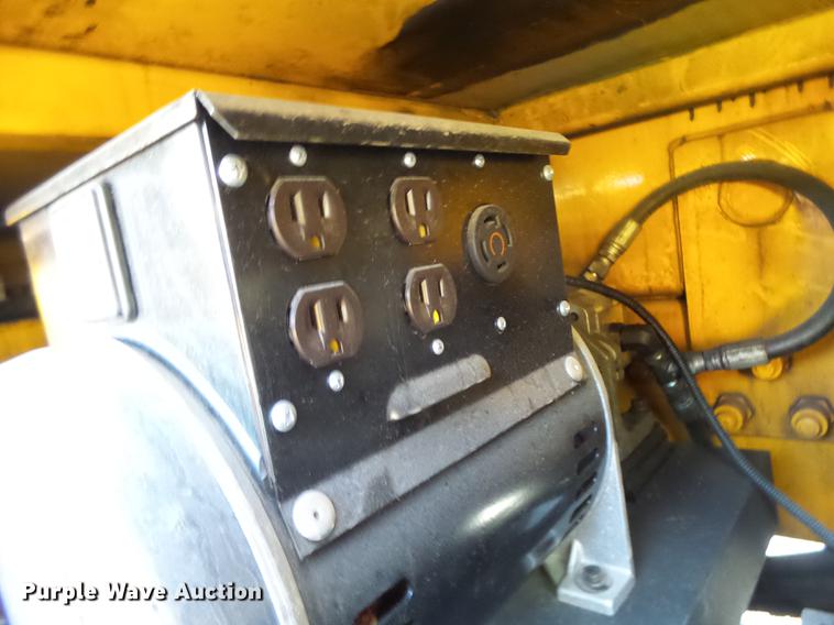 image for item DF9448 1998 Peterbilt 378 bridge inspection truck