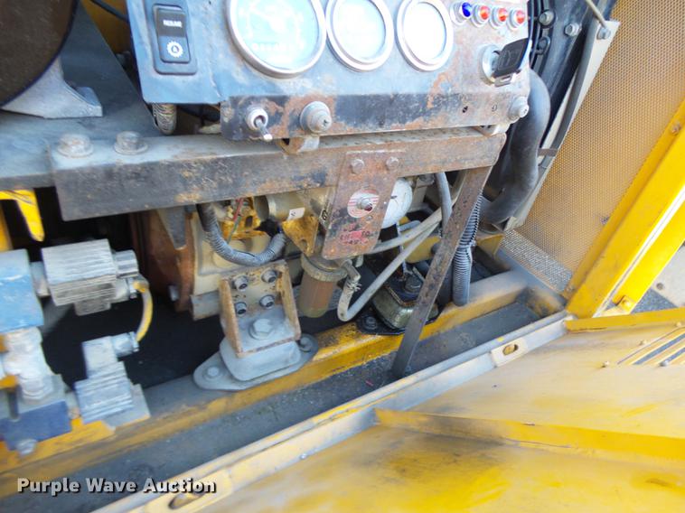 image for item DF9448 1998 Peterbilt 378 bridge inspection truck