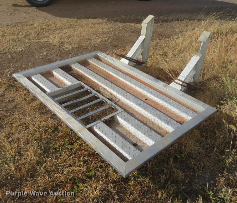 image for item DI9935 Dee Zee Diamond Blue headache rack