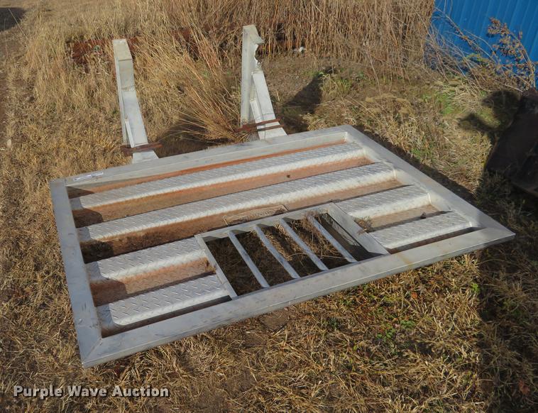 image for item DI9935 Dee Zee Diamond Blue headache rack