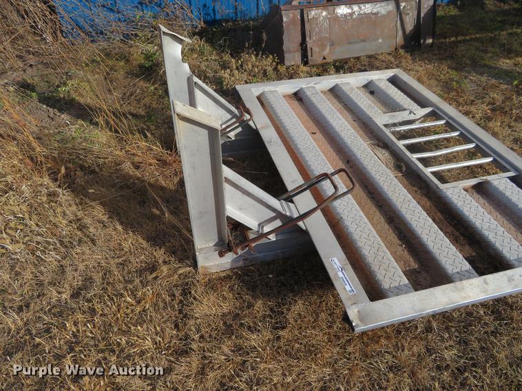 image for item DI9935 Dee Zee Diamond Blue headache rack