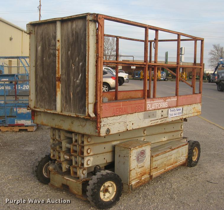 image for item DL9774 Mec 2548HT scissor lift