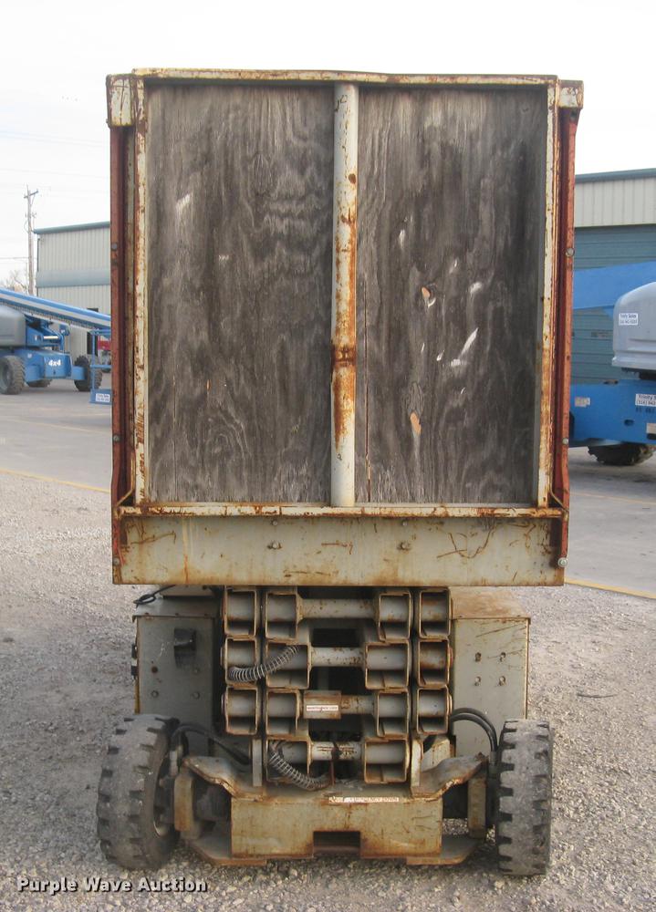 image for item DL9774 Mec 2548HT scissor lift