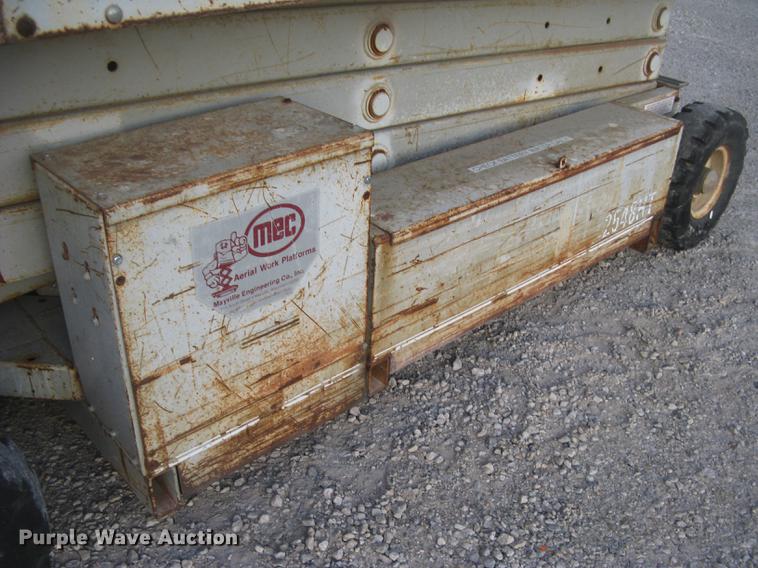 image for item DL9774 Mec 2548HT scissor lift