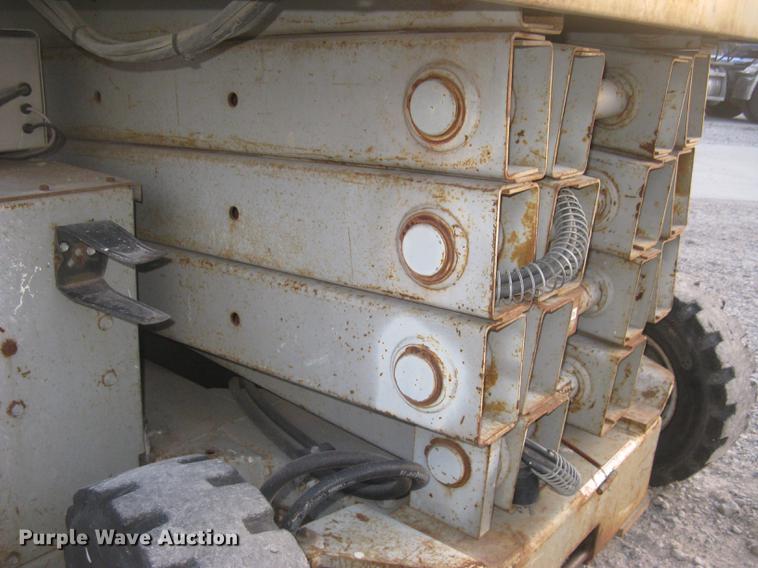 image for item DL9774 Mec 2548HT scissor lift