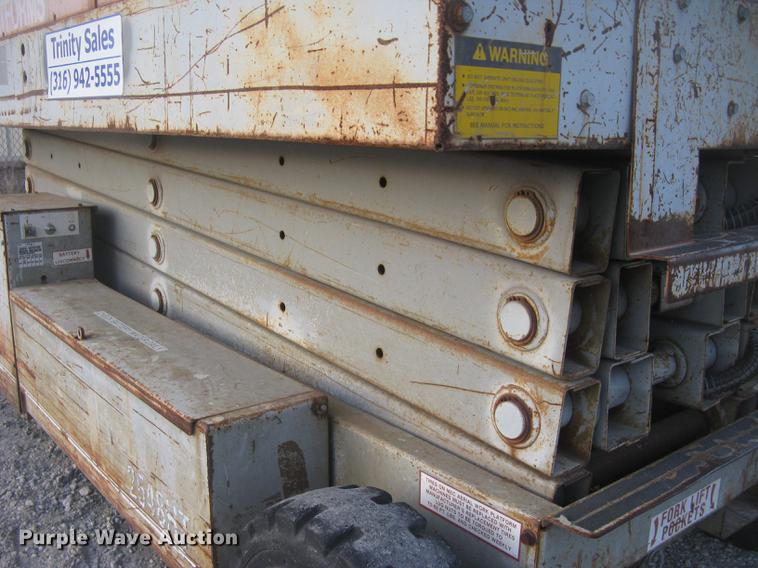 image for item DL9774 Mec 2548HT scissor lift
