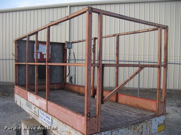 image for item DL9774 Mec 2548HT scissor lift