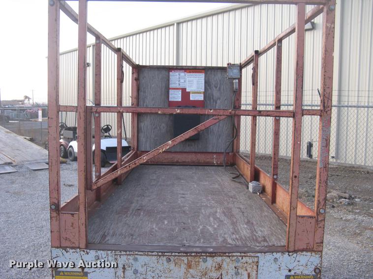 image for item DL9774 Mec 2548HT scissor lift