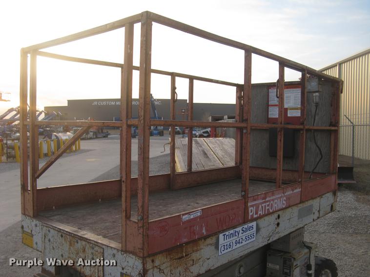 image for item DL9774 Mec 2548HT scissor lift