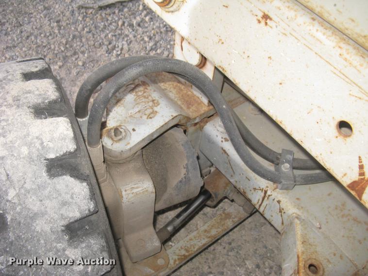 image for item DL9774 Mec 2548HT scissor lift