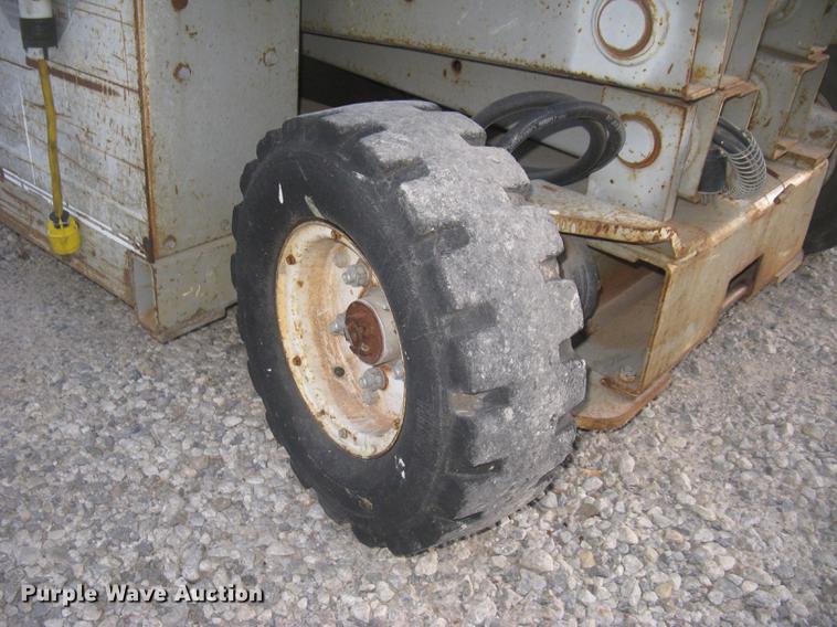 image for item DL9774 Mec 2548HT scissor lift