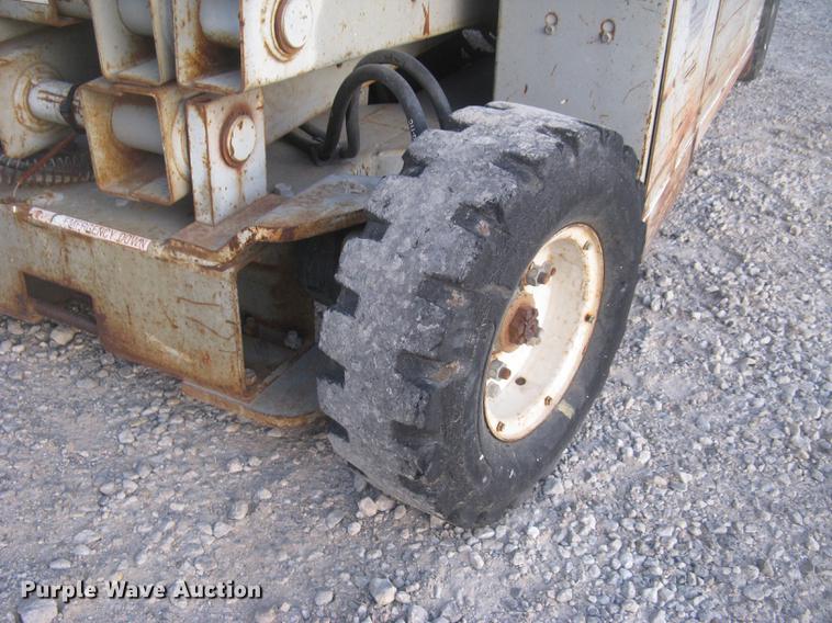 image for item DL9774 Mec 2548HT scissor lift