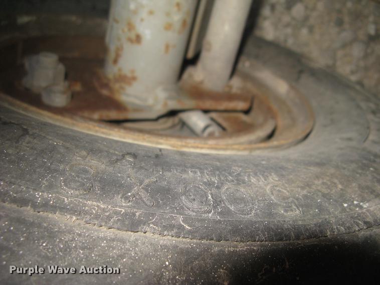 image for item DL9774 Mec 2548HT scissor lift