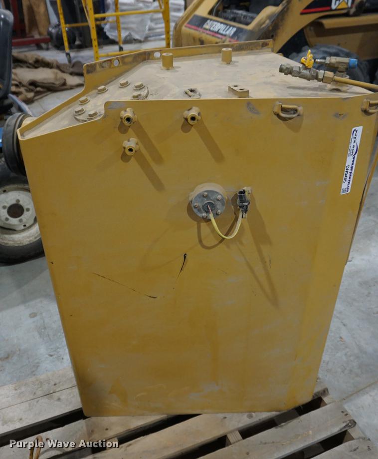 image for item DN9465 Caterpillar D4G dozer fuel tank