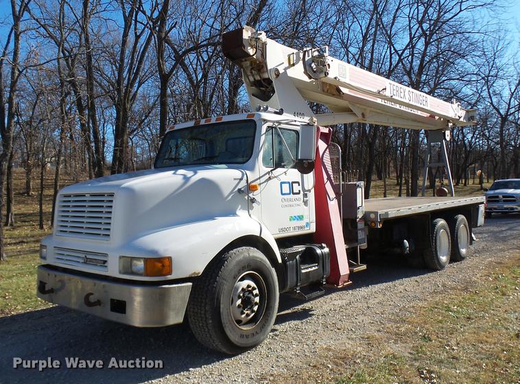 image for item DP9596 1999 International 2674 flatbed crane truck