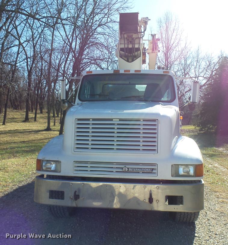 image for item DP9596 1999 International 2674 flatbed crane truck