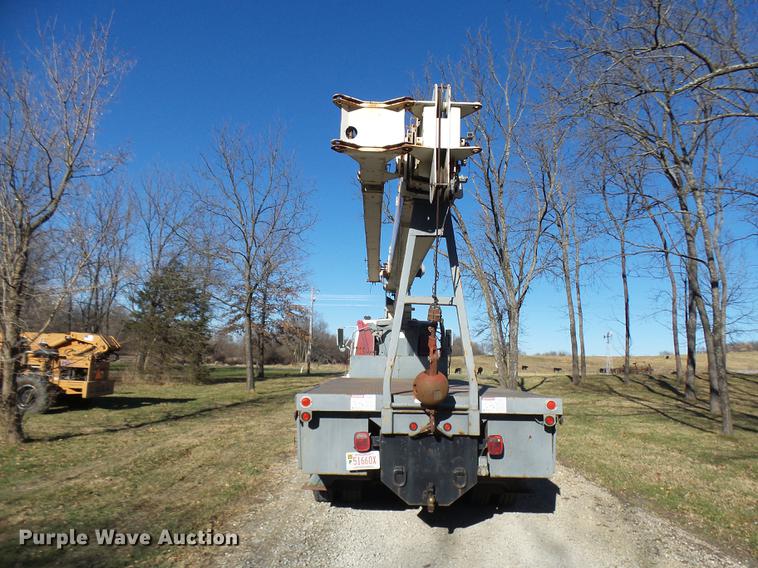 image for item DP9596 1999 International 2674 flatbed crane truck