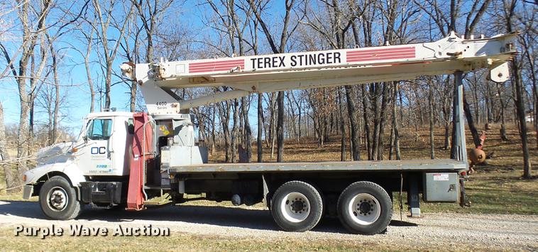 image for item DP9596 1999 International 2674 flatbed crane truck