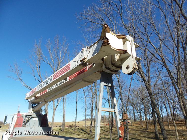 image for item DP9596 1999 International 2674 flatbed crane truck