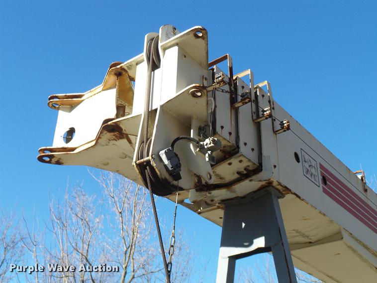 image for item DP9596 1999 International 2674 flatbed crane truck