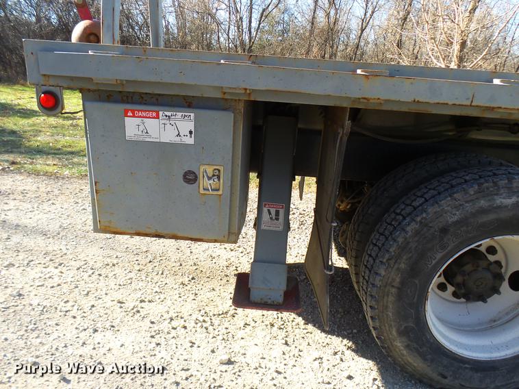 image for item DP9596 1999 International 2674 flatbed crane truck
