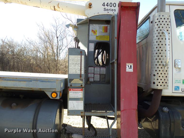 image for item DP9596 1999 International 2674 flatbed crane truck