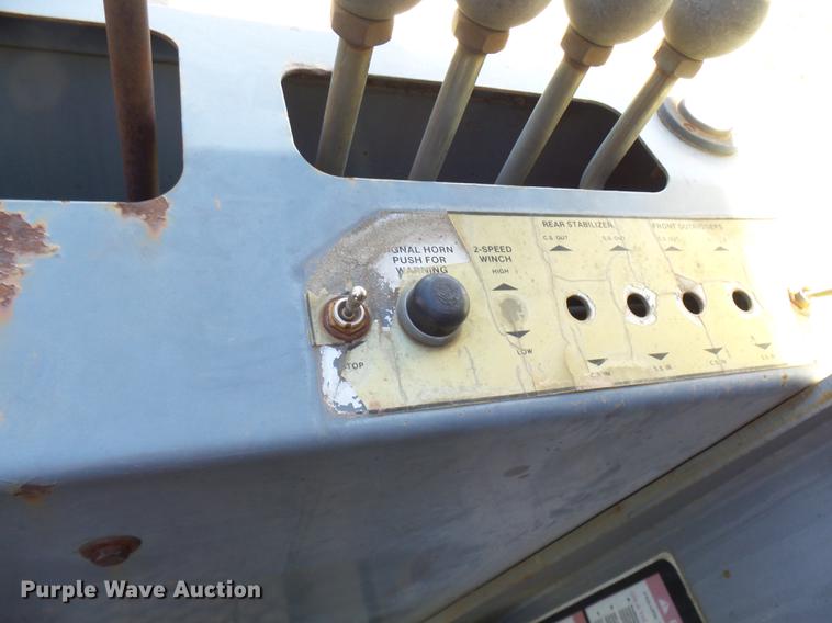 image for item DP9596 1999 International 2674 flatbed crane truck