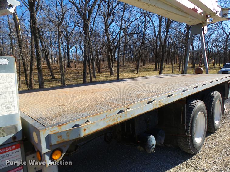 image for item DP9596 1999 International 2674 flatbed crane truck