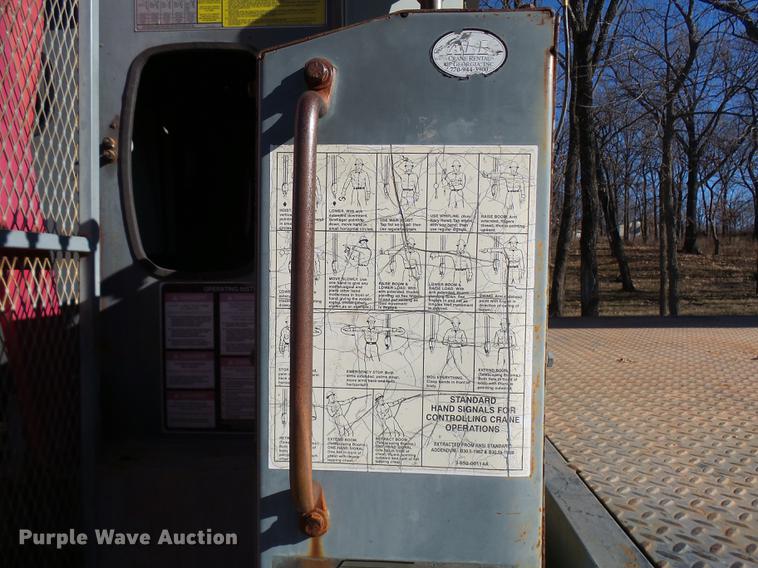 image for item DP9596 1999 International 2674 flatbed crane truck