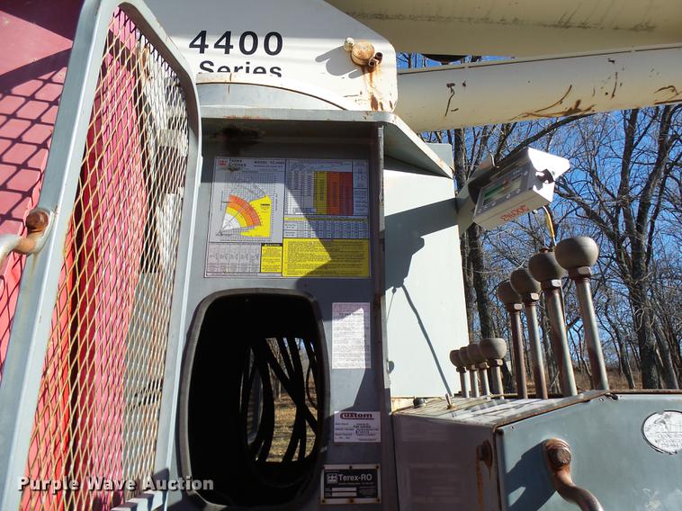 image for item DP9596 1999 International 2674 flatbed crane truck