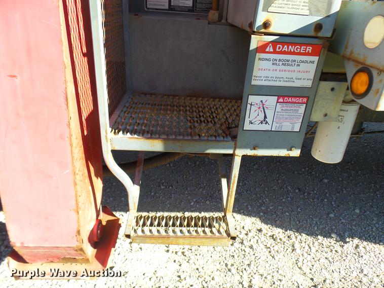 image for item DP9596 1999 International 2674 flatbed crane truck