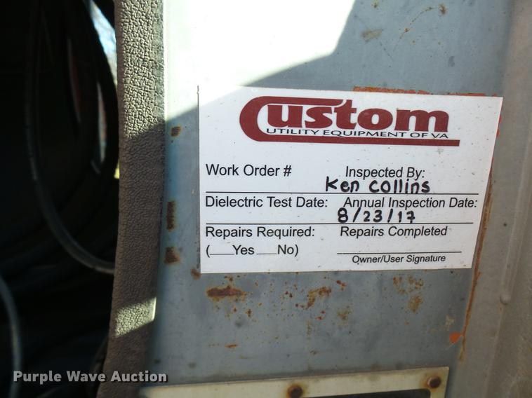 image for item DP9596 1999 International 2674 flatbed crane truck