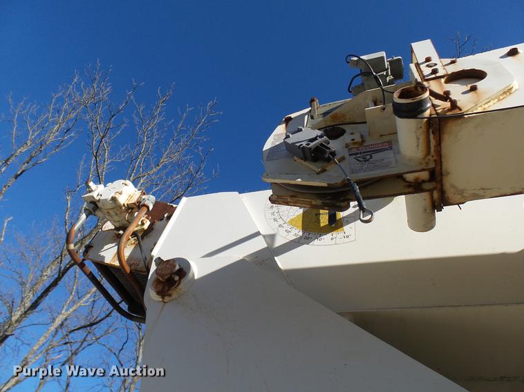 image for item DP9596 1999 International 2674 flatbed crane truck