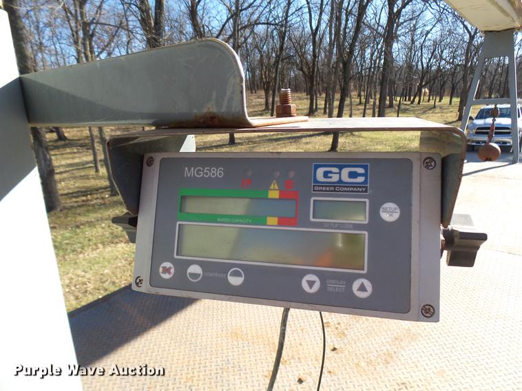 image for item DP9596 1999 International 2674 flatbed crane truck