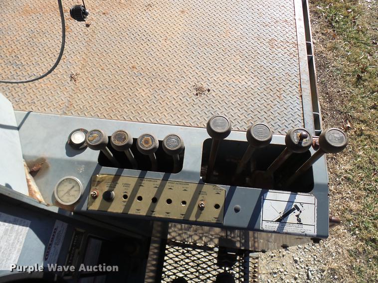 image for item DP9596 1999 International 2674 flatbed crane truck