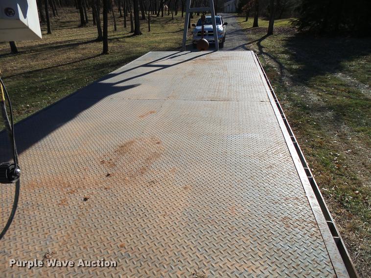 image for item DP9596 1999 International 2674 flatbed crane truck