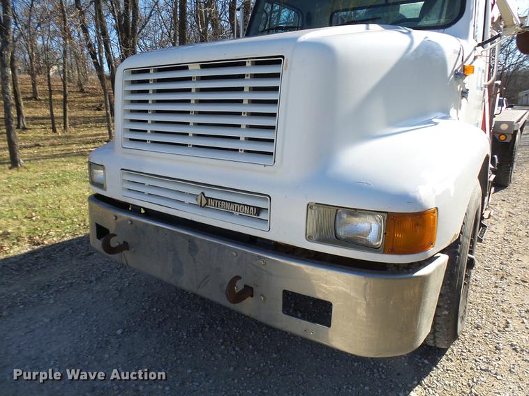 image for item DP9596 1999 International 2674 flatbed crane truck