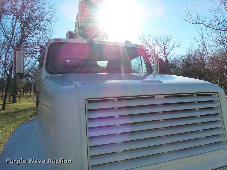 image for item DP9596 1999 International 2674 flatbed crane truck