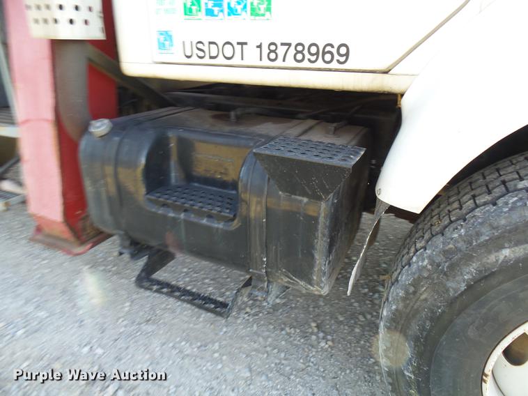 image for item DP9596 1999 International 2674 flatbed crane truck