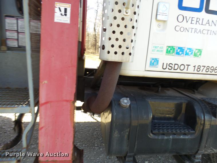 image for item DP9596 1999 International 2674 flatbed crane truck