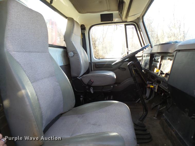 image for item DP9596 1999 International 2674 flatbed crane truck