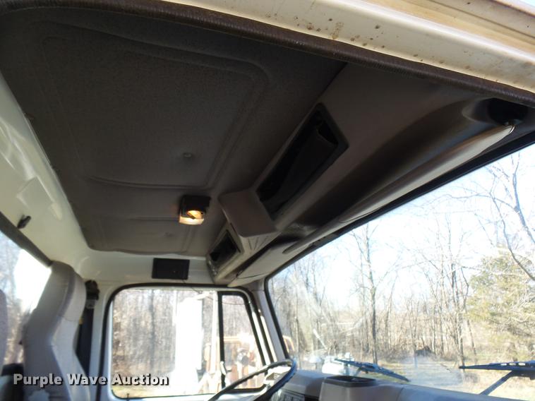 image for item DP9596 1999 International 2674 flatbed crane truck